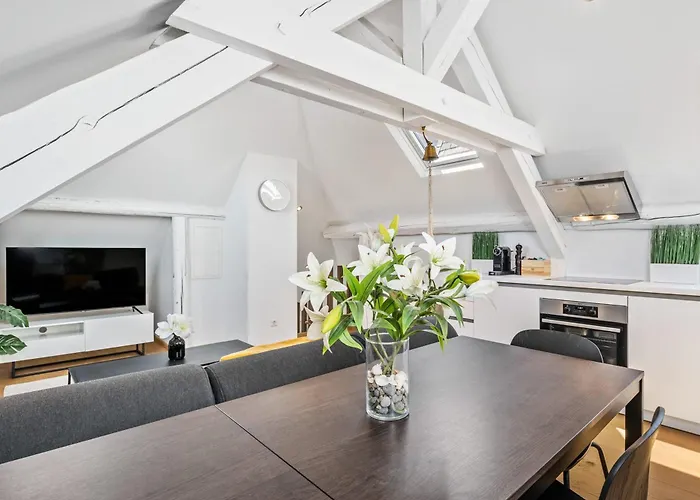 Elegant 3br In Prime Limpertsberg Location 卢森堡