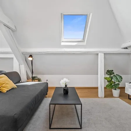 Lejlighed Elegant 3br In Prime Limpertsberg Location Luxembourg By