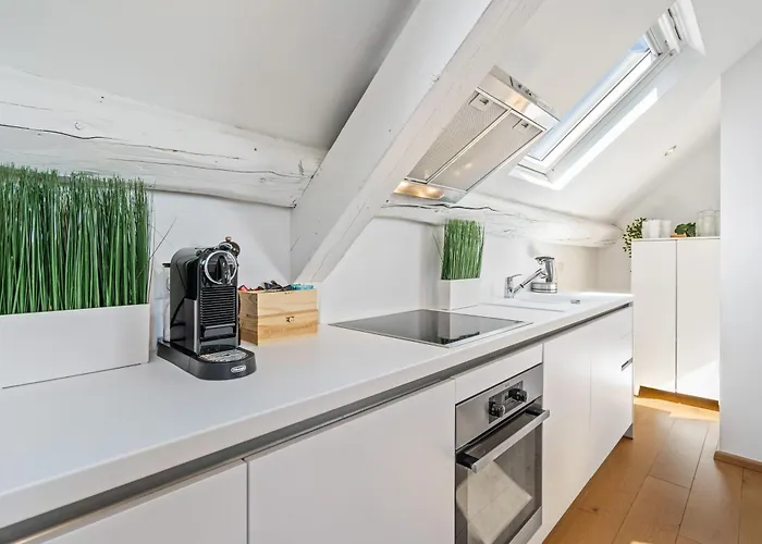 Elegant 3br In Prime Limpertsberg Location 아파트 *